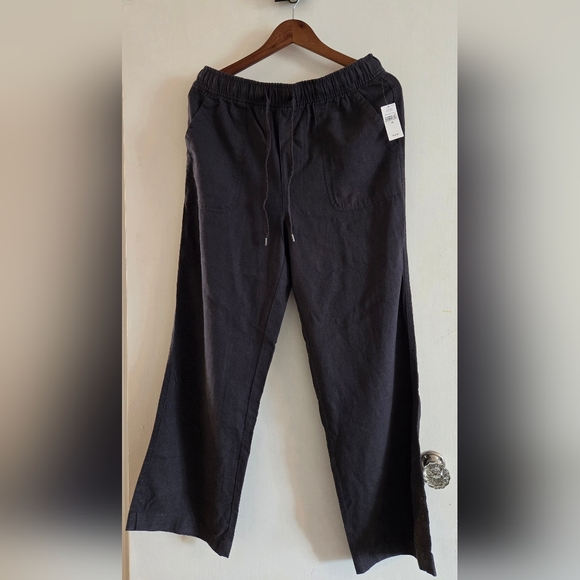 Gap, charcoal drawstring waist pants. Sized M. New with tag - Picture 2 of 6